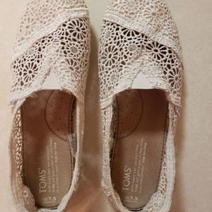 TOMS 7.5 LACE